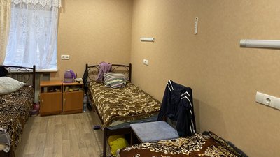 “Люди забезпечені світлом теплом і їжею”. Для жителів Святогірська працюють пункти тимчасового проживання “Люди забезпечені світлом теплом і їжею”. Для жителів Святогірська працюють пункти тимчасового проживання
