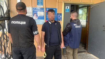 Чоловік, якого видворили до Азербайджану.
