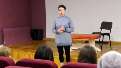 На Сумщині підготували документальну виставу про спогади переселенців На Сумщині підготували документальну виставу про спогади переселенців