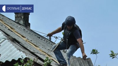 Рятувальники ДСНС ремонтують будинки у прифронтових містах Рятувальники ДСНС ремонтують будинки у прифронтових містах