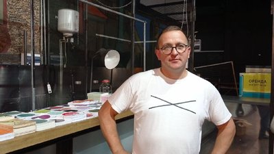 У Тернополі організували розпродаж книжок, щоб придбати волонтеру бус У Тернополі організували розпродаж книжок, щоб придбати волонтеру бус