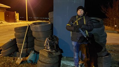 "Перші люди, які принесли на барикаду каструлю супу і термос з чаєм" – історія родини волонтерів у Сумах "Перші люди, які принесли на барикаду каструлю супу і термос з чаєм" – історія родини волонтерів у Сумах