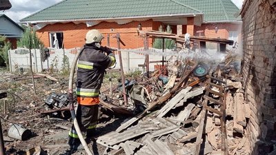 Внаслідок обстрілів у Пологівському районі сталося три пожежі. Одна жінка загинула — ДСНС