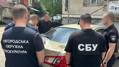 На Закарпатті затримали адвоката, якого підозрюють у зловживанні впливом