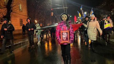 У Житомирі відбулася смолоскипна хода до 113-річчя Степана Бандери У Житомирі відбулася смолоскипна хода до 113-річчя Степана Бандери