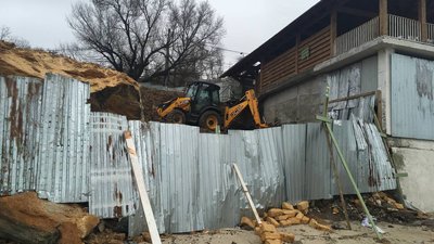 На узбережжі Одеси триває будівництво попри заборони на час слідства На узбережжі Одеси триває будівництво попри заборони на час слідства