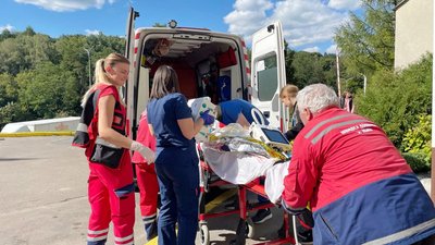 Зі Львова до Австрії на подальше лікування вирушила 17-річна Настя з Чаплине, що на Дніпропетровщині Зі Львова до Австрії на подальше лікування вирушила 17-річна Настя з Чаплине, що на Дніпропетровщині