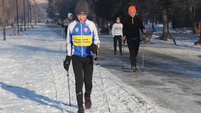 Лучан у парку навчали, як правильно займатися спортом на морозі