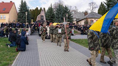 В Ужгороді попрощалися із загиблим захисником — Святославом Сойком В Ужгороді попрощалися із загиблим захисником — Святославом Сойком