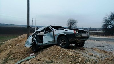 На Херсонщині п’яний водій не справився із керуванням і врізався в електроопору – загинув пасажир
