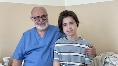 У Львові італійський хірург протягом двох місяців надавав допомогу пораненим дітям