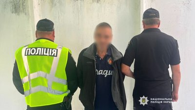 Вдарив сокирою по голові: поліцейські Чернігівщини затримали підозрюваного