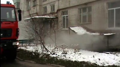 Загорілося сміття. На Сумщині сталася пожежа у 9-поверхівці (ВІДЕО)