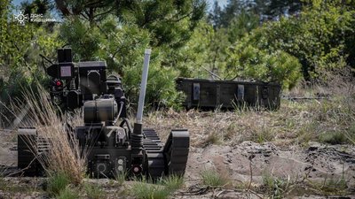 Роботизований комплекс, який піротехніки ДСНС використовують для розмінування