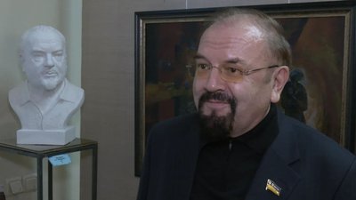 Персональна виставка миколаївського митця відкрилася у художньому музеї