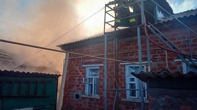 У Сумському районі загасили пожежу від обстрілів з боку РФ У Сумському районі загасили пожежу від обстрілів з боку РФ