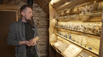 Четверо майстрів з Рівного самотужки опанували ювелірну справу: "таємниця" мавки з Оствиці Четверо майстрів з Рівного самотужки опанували ювелірну справу: "таємниця" мавки з Оствиці