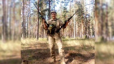 На Чернігівщині попрощалися з двома військовими, що загинули на Запоріжжі На Чернігівщині попрощалися з двома військовими, що загинули на Запоріжжі