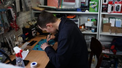 "Народжувала під час штурму лікарні в Маріуполі". Історія сім'ї Савосіних, які виїхали з окупації у Чернівці "Народжувала під час штурму лікарні в Маріуполі". Історія сім'ї Савосіних, які виїхали з окупації у Чернівці