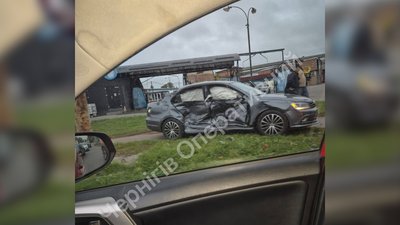 Одного з водіїв госпіталізували: на вулиці Козацькій у Чернігові сталася ДТП