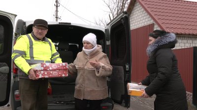 Безоплатні послуги перевезення військових: черкаський пенсіонер волонтерить