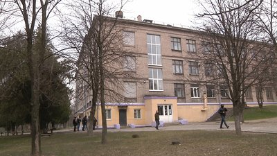Батьки учнів протестують проти закриття школи у Запоріжжі Батьки учнів протестують проти закриття школи у Запоріжжі