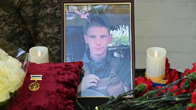 У Харкові відкрили меморіальну дошку загиблому військовому Владиславу Панову