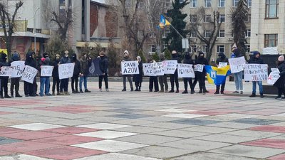 "Полон вбиває!": у Житомирі відбулася акція на підтримку полонених і зниклих безвісти "Полон вбиває!": у Житомирі відбулася акція на підтримку полонених і зниклих безвісти