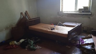 "Як пішли дощі, почала провалюватися стеля". Мешканці вулиці Цандера в Кривому Розі скаржаться на стан будинків "Як пішли дощі, почала провалюватися стеля". Мешканці вулиці Цандера в Кривому Розі скаржаться на стан будинків