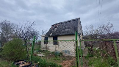 Обстріли садового товариства на Миколаївщині. Під час бомбардування загинула родина Обстріли садового товариства на Миколаївщині. Під час бомбардування загинула родина