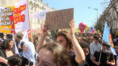 Макрона переобрали на посаду президента Франції. В країні спалахнули протести
