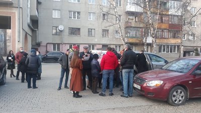 В Івано-Франківську люди протестують проти будівництва 5-поверхівки на місці старої кочегарні