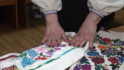 У Тернополі вишивальниці вчили студентів борщівським узорам
