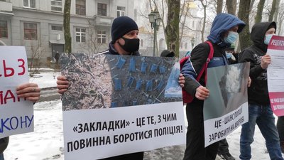 У Харкові наркозалежні вийшли на пікет через обшуки і затримання: що кажуть у поліції