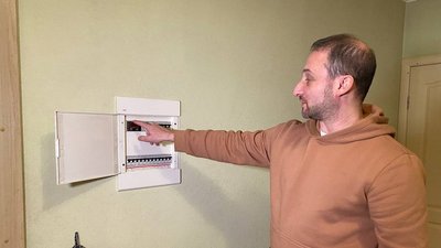 Вимкнення електрики на Дніпропетровщині: як вберегти техніку від перепадів напруги
