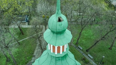 У Києві відновили пошкоджений негодою купол Кирилівської церкви