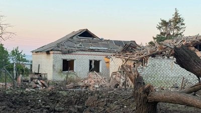 зруйнований будинок в ізюмі
