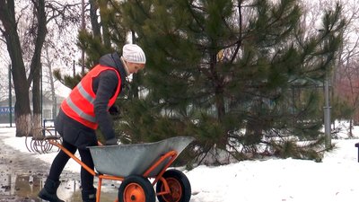 У Сватовому долають наслідки ожеледиці