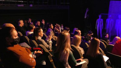 У херсонському театрі відбулась генеральна репетиція прем’єрної вистави у форматі ток-шоу У херсонському театрі відбулась генеральна репетиція прем’єрної вистави у форматі ток-шоу