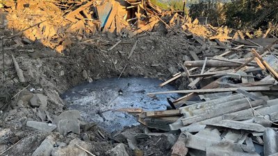 Трьох людей врятували, ще двоє загинули внаслідок ракетних ударів у Запорізькому районі — ДСНС Трьох людей врятували, ще двоє загинули внаслідок ракетних ударів у Запорізькому районі — ДСНС