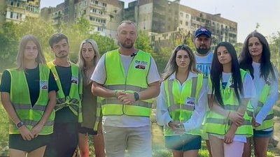 "Люди нас спочатку виганяли". Як команда Михайла Пуришева будує "пункт незламності" у Вугледарі "Люди нас спочатку виганяли". Як команда Михайла Пуришева будує "пункт незламності" у Вугледарі