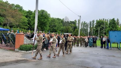 У Кропивницькому попрощались з військовим, який загинув під час артилерійського обстрілу на Луганщині У Кропивницькому попрощались з військовим, який загинув під час артилерійського обстрілу на Луганщині
