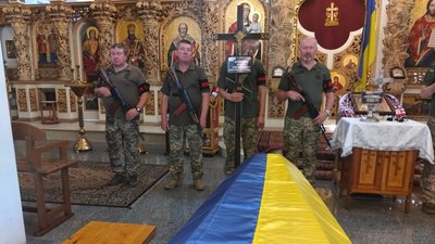 У Полтаві попрощалися із захисниками України — Максимом Шмуйлом та Олегом Васильцем