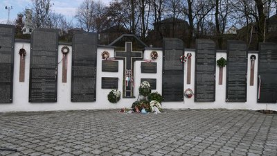 Вандали пошкодили Стіну плачу на Закарпатті, у МЗС вважають це провокацією