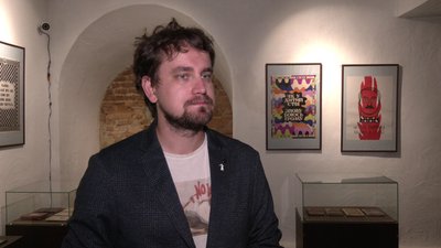 "Всі слова тепер носять військову форму": на Рівненщині презентували виставку сучасних плакатів "Всі слова тепер носять військову форму": на Рівненщині презентували виставку сучасних плакатів
