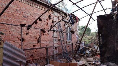 Троє людей поранені через обстріл Дергачів на Харківщині: фото наслідків Троє людей поранені через обстріл Дергачів на Харківщині: фото наслідків