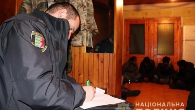 Групу нелегальних мігрантів утримували на Закарпатті Групу нелегальних мігрантів утримували на Закарпатті