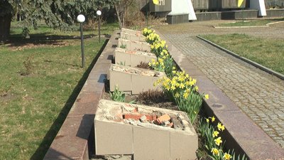 На Вінниччині демонтували радянську символіку з меморіального комплексу Слави На Вінниччині демонтували радянську символіку з меморіального комплексу Слави