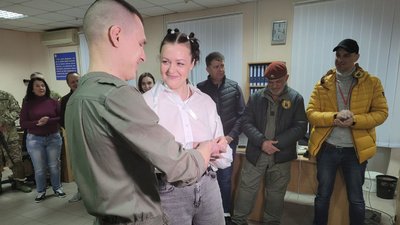 У Миколаєві уклала шлюб пара закоханих представників обласної варти У Миколаєві уклала шлюб пара закоханих представників обласної варти