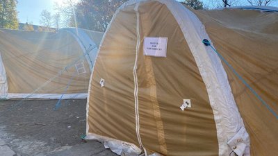 У мобільному госпіталі на Херсонщині працюватимуть чотири бригади лікарів У мобільному госпіталі на Херсонщині працюватимуть чотири бригади лікарів